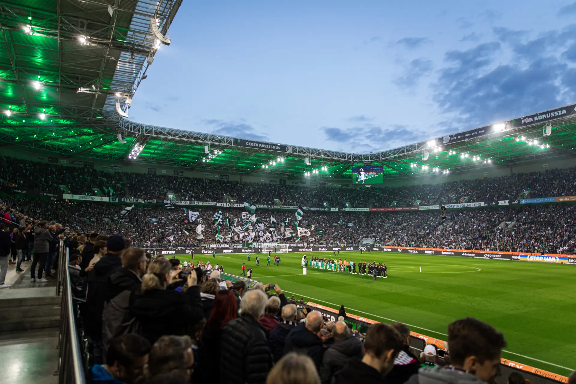 Das Stadion von Boussia Mönchengladbach wird mit Strom von NEW Energie beleuchtet.