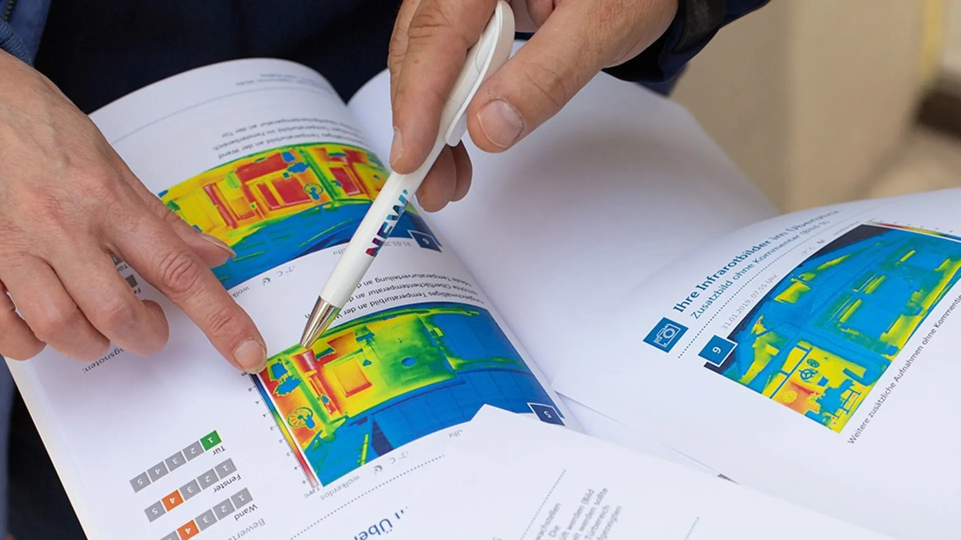 Energieausweis Mitarbeiter der NEW besprechen die Ergebnisse des Energieausweises.