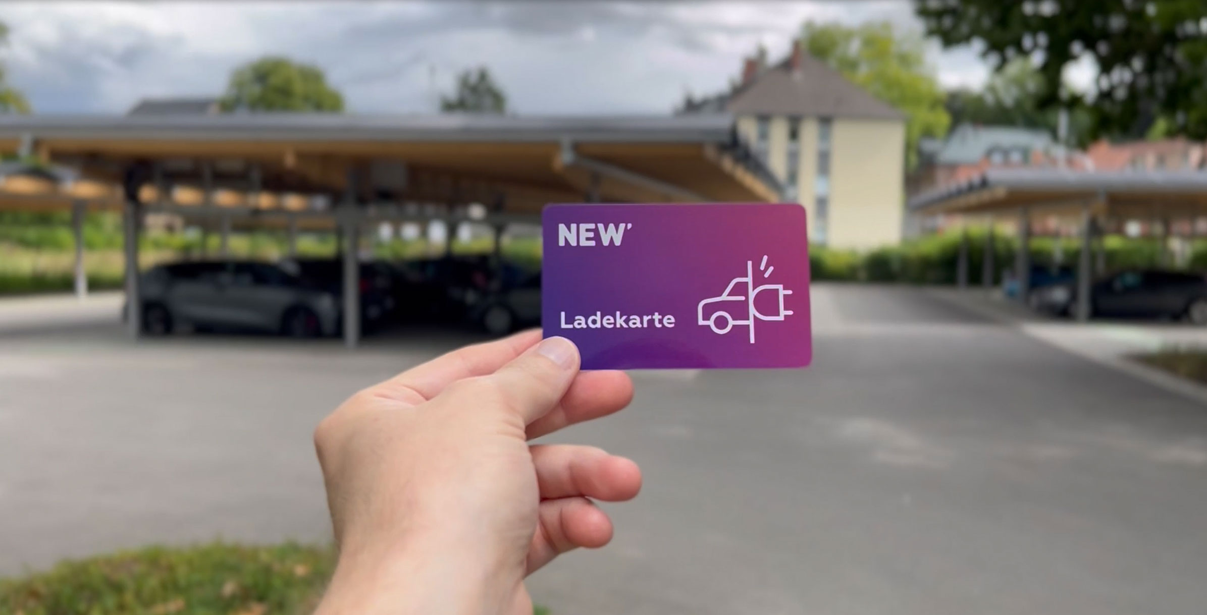 Mit einer Ladekarte der NEW Energie starten Sie Ihren Ladevorgang in Sekundenschnelle.