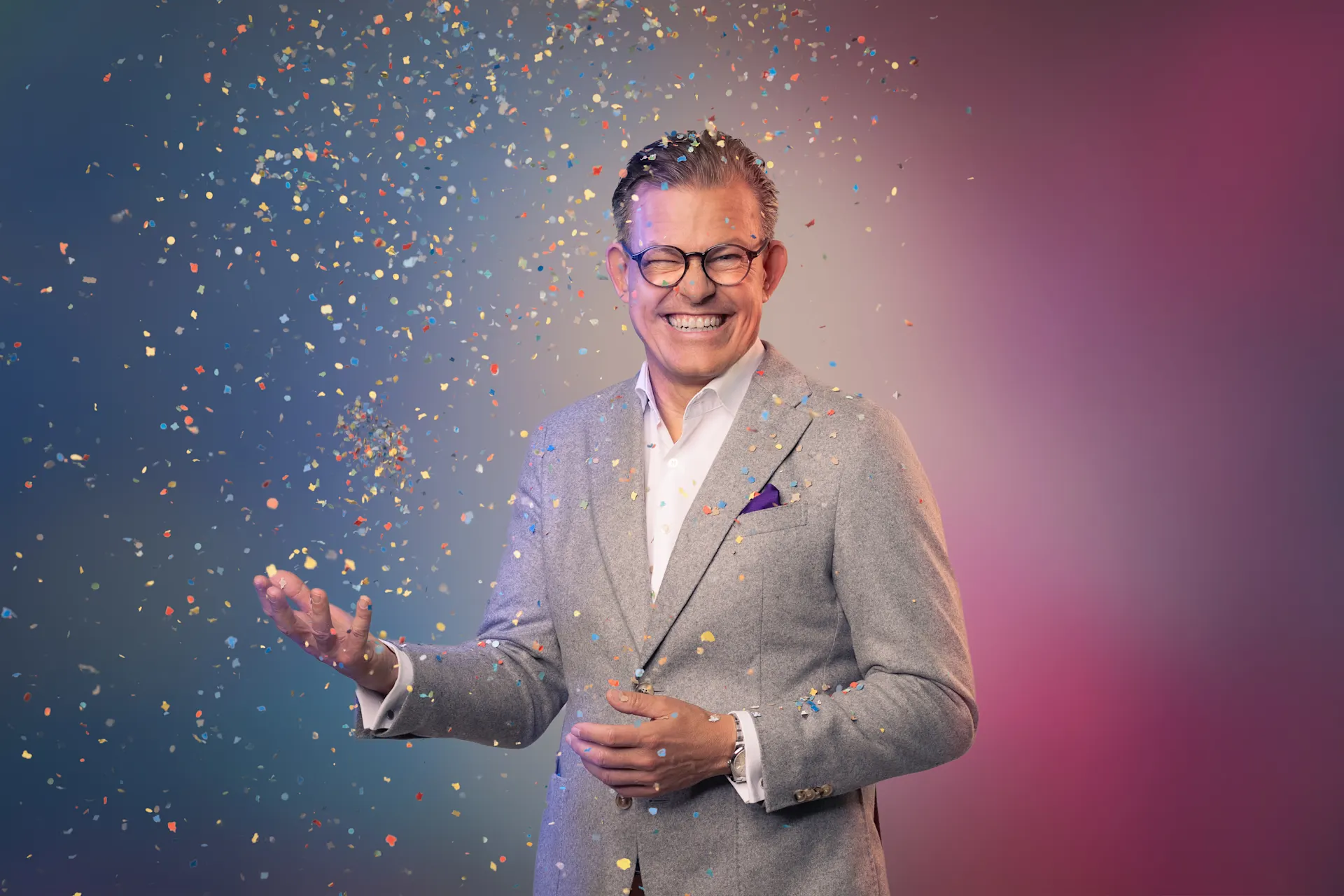 Frank wirft Konfetti Frank wirft Konfetti