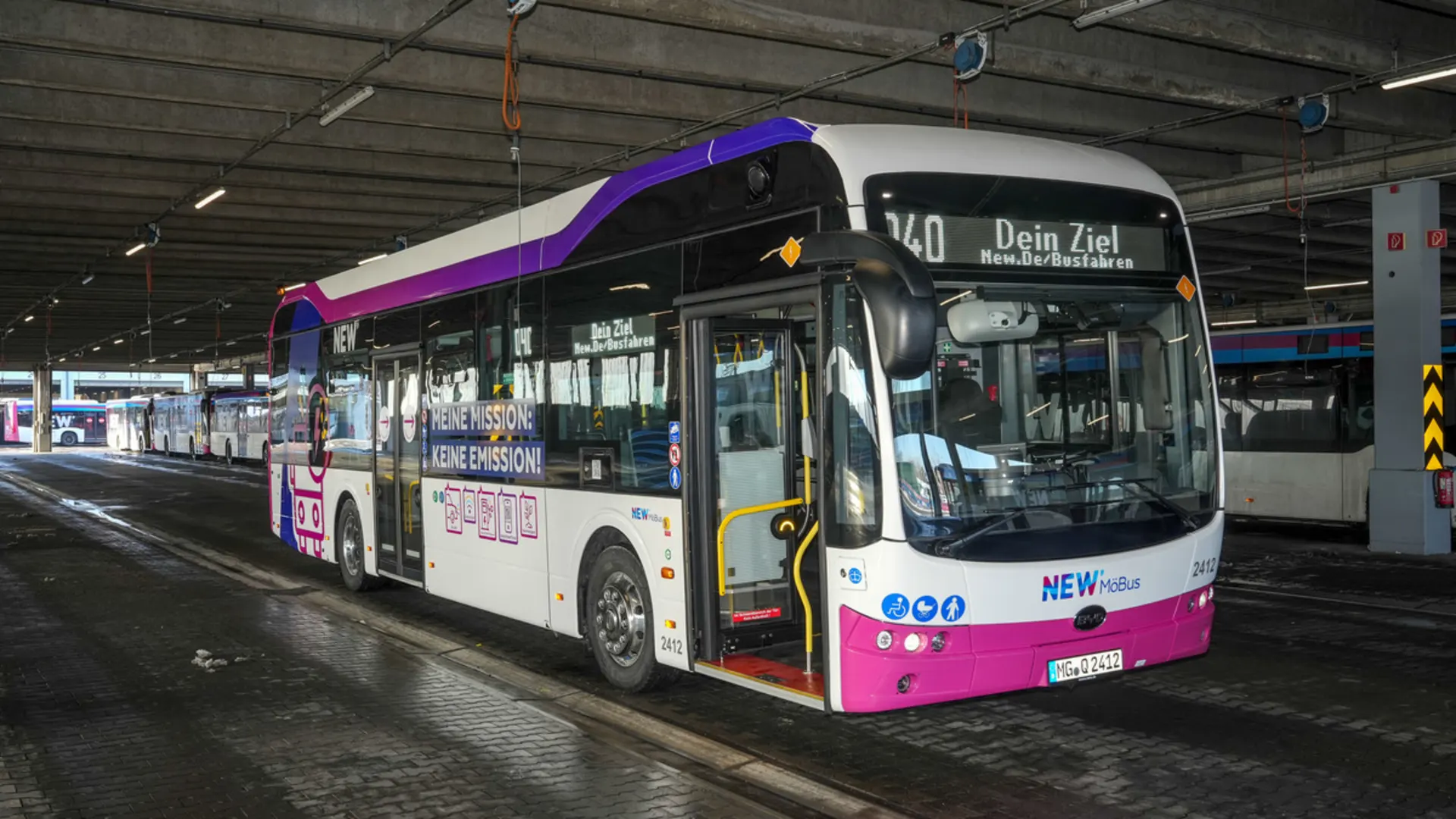 Verkehrslage Ein E-Bus der NEW.