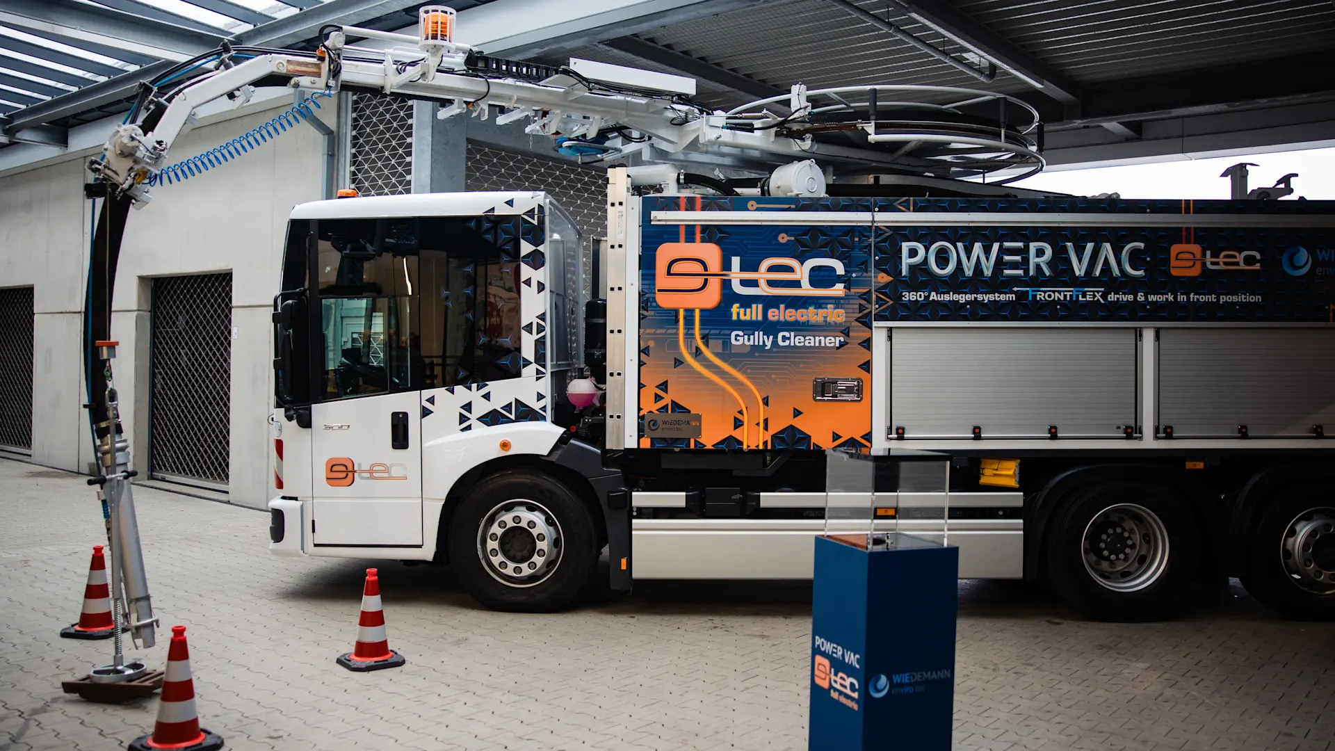 POWER VAC e-tec POWER VAC e-tec - Nutzfahrzeug zur Sinkkasten- und Niederschlagswasserreinigung