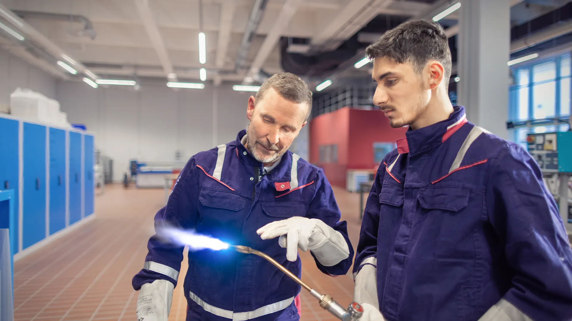 NEW-AG-Finde-hier-alle-offenen-Ausbildungsstellen-H8A4810-f